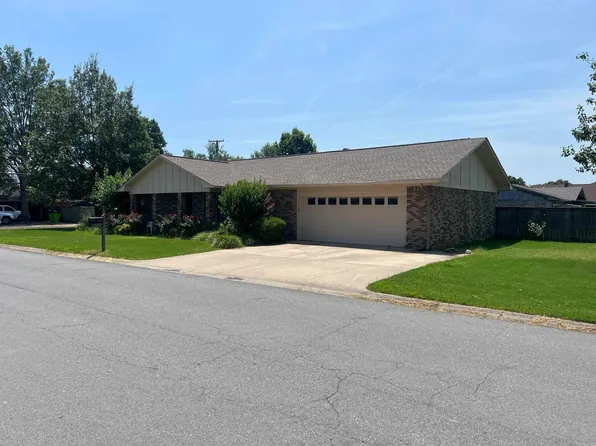 1202 E 21st St, Stuttgart, AR 72160