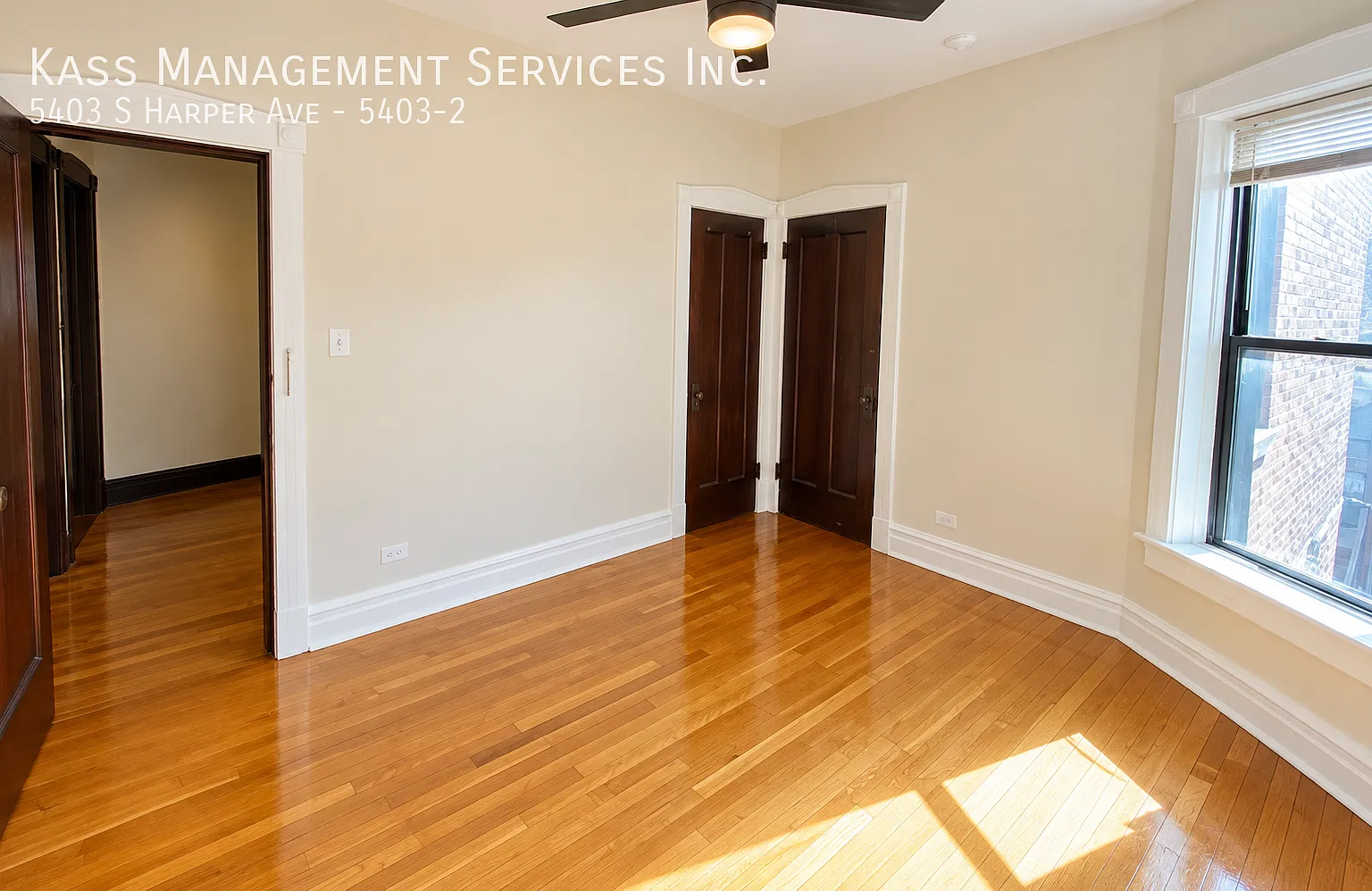 Spacious 3 Bed in Hyde Park, Steps to University of Chicago! — Photo 2