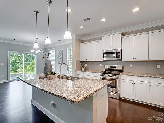 5th image of 3982 Lake Breeze Dr
