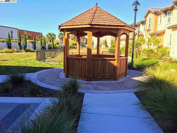 4th image of 103 Portola Pl