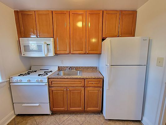 4th image of 20-25 Crescent St #1A