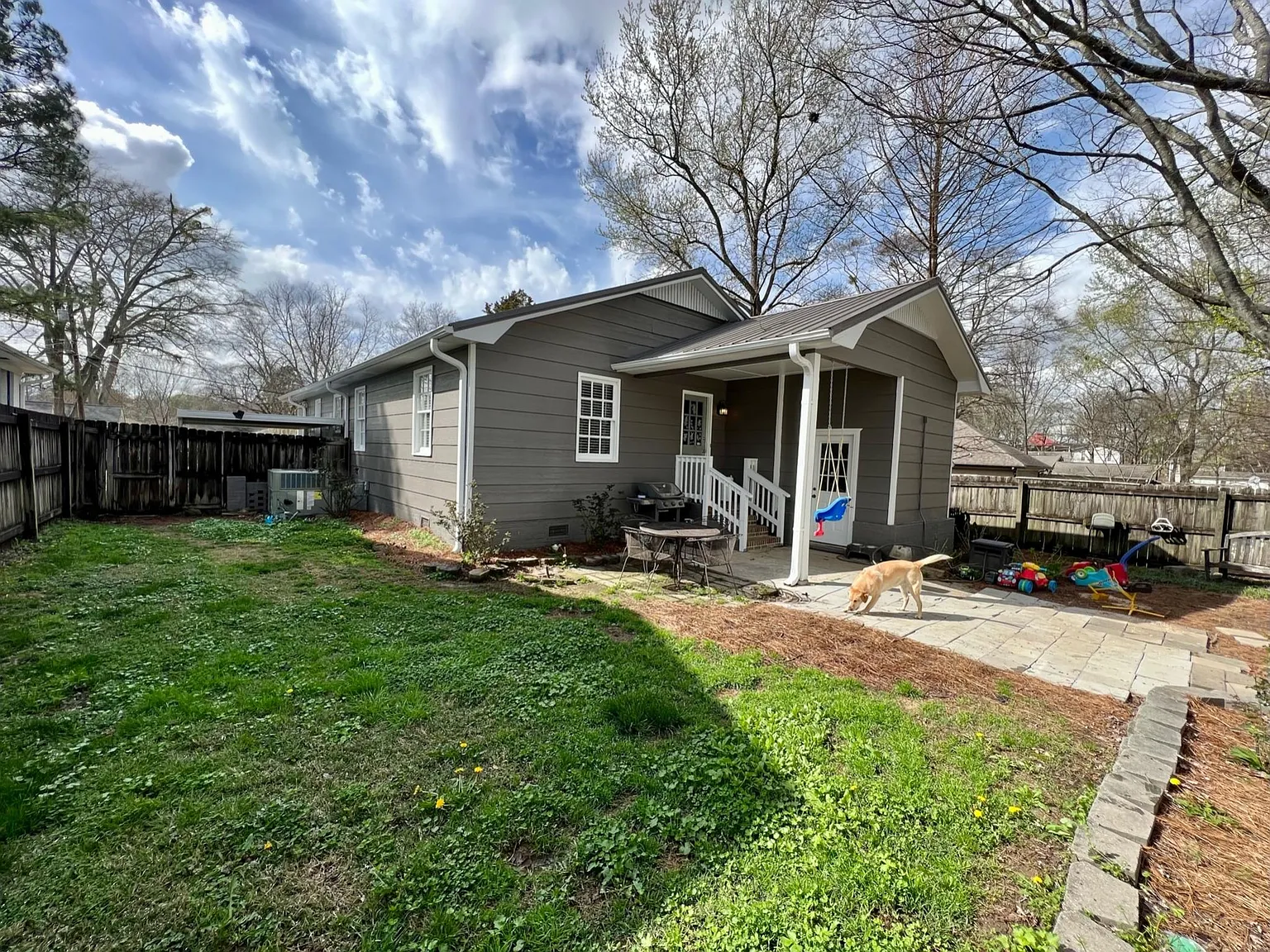 3 bed, 1324 sqft, $2,400 — Photo 2