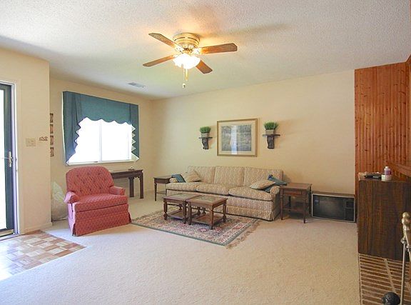 3rd image of 217 Abbey Ln