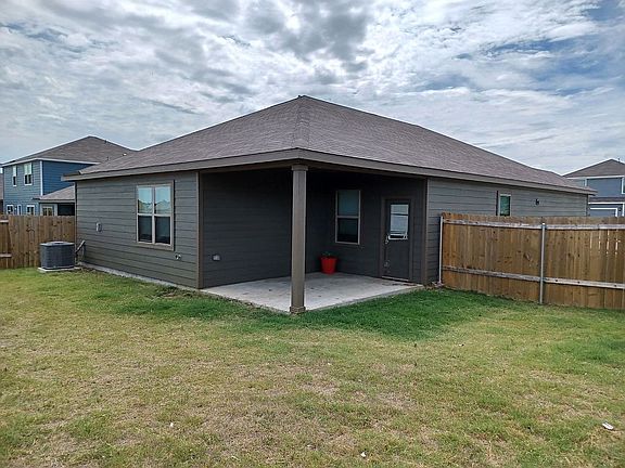 4th image of 141 Crockett Way