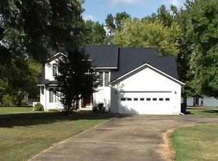 927 Charada Lake Rd, Rainbow City, AL 35906