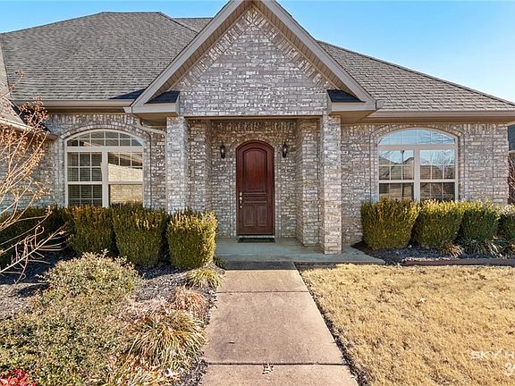 4th image of 2424 N Water Oak Dr
