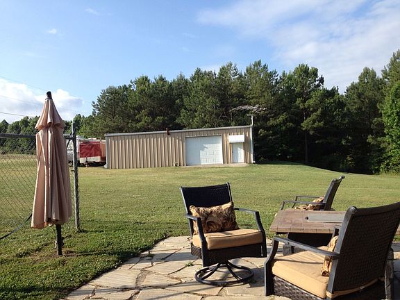 Work shop with bath. 