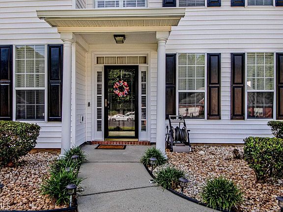 5th image of 105 McIntosh Place Dr