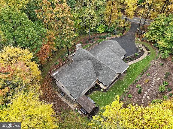 5th image of 1795 Manor Rd