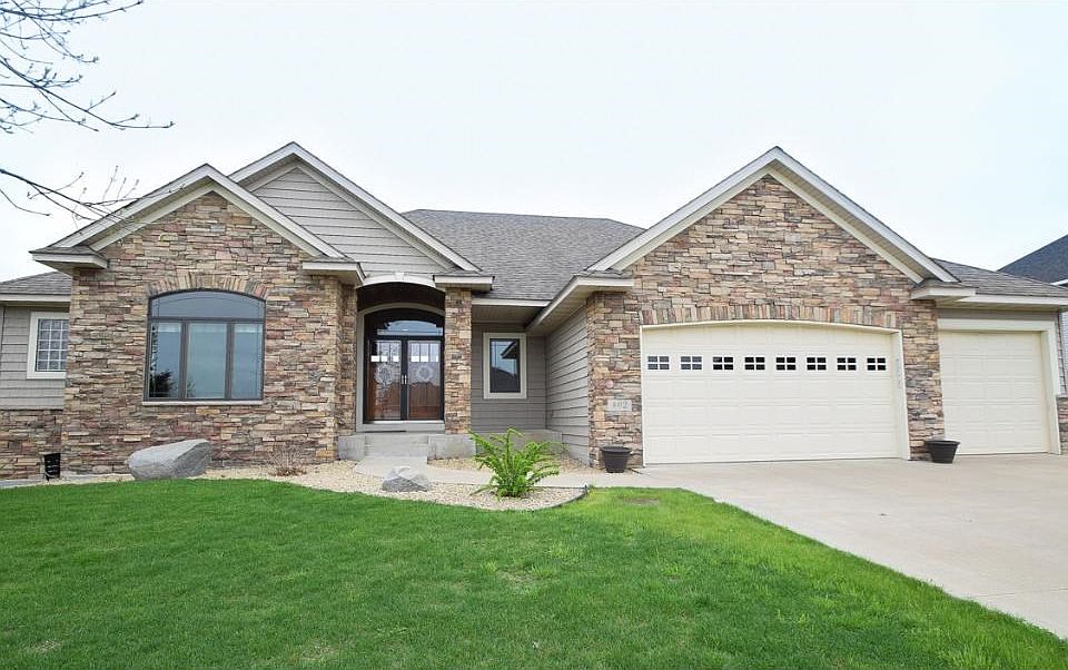 1st image of 802 Heritage Trl NE