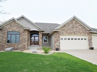802 Heritage Trl NE, New Prague, MN 56071