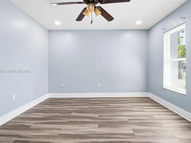 610 SW 2nd Ave #1 — Photo 17