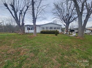 69 Locust Grove Rd, Weaverville, NC 28787