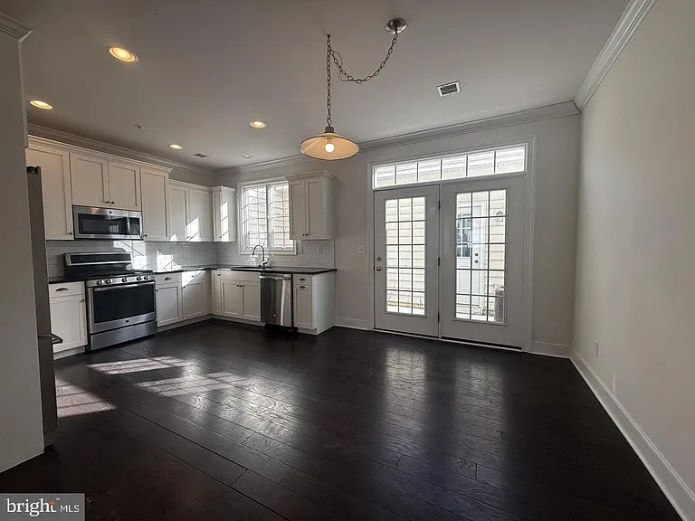 602 D St — Photo 5