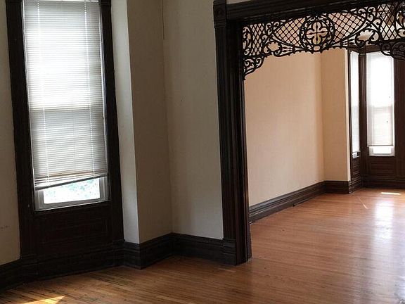 5th image of 2447 N Rockwell St #2