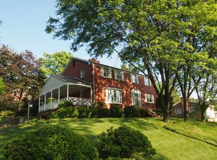 99 Grienbrier Dr, Carnegie, PA 15106