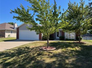 1106 Foxridge Dr, Warrensburg, MO 64093