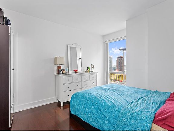 4th image of 350 W 42nd St APT 23M