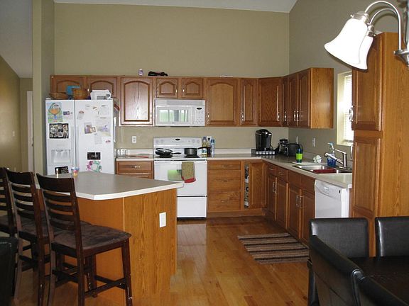 2nd image of 2565 Burns Dr
