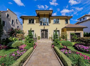 15469 Powells Cove Blvd, Beechhurst, NY 11357
