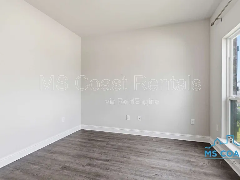 5723 Overland Dr — Photo 3