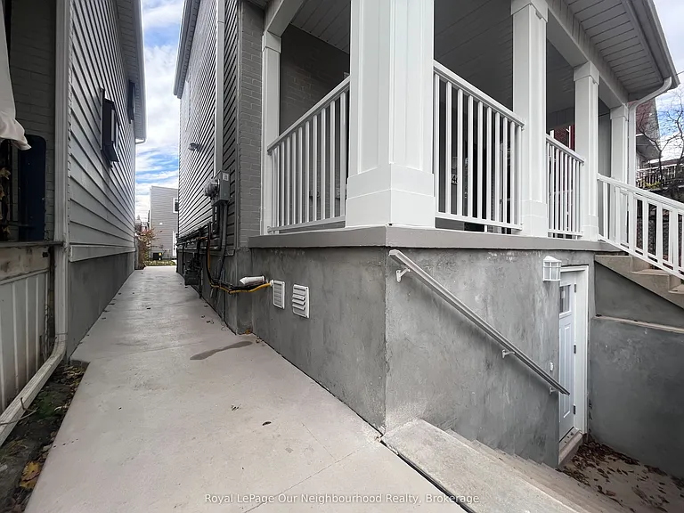 146 Bartlett Ave #LOWER — Photo 5