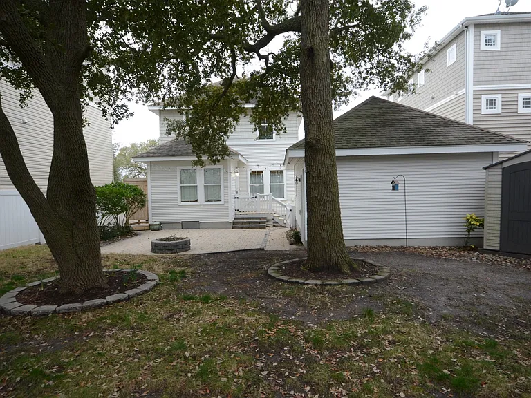 4116 Pretty Lake Ave — Photo 60