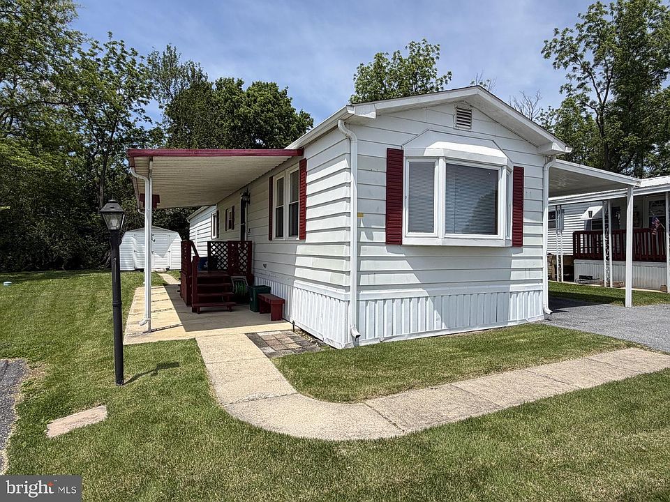 1st image of 27 Ridgewood Mnr