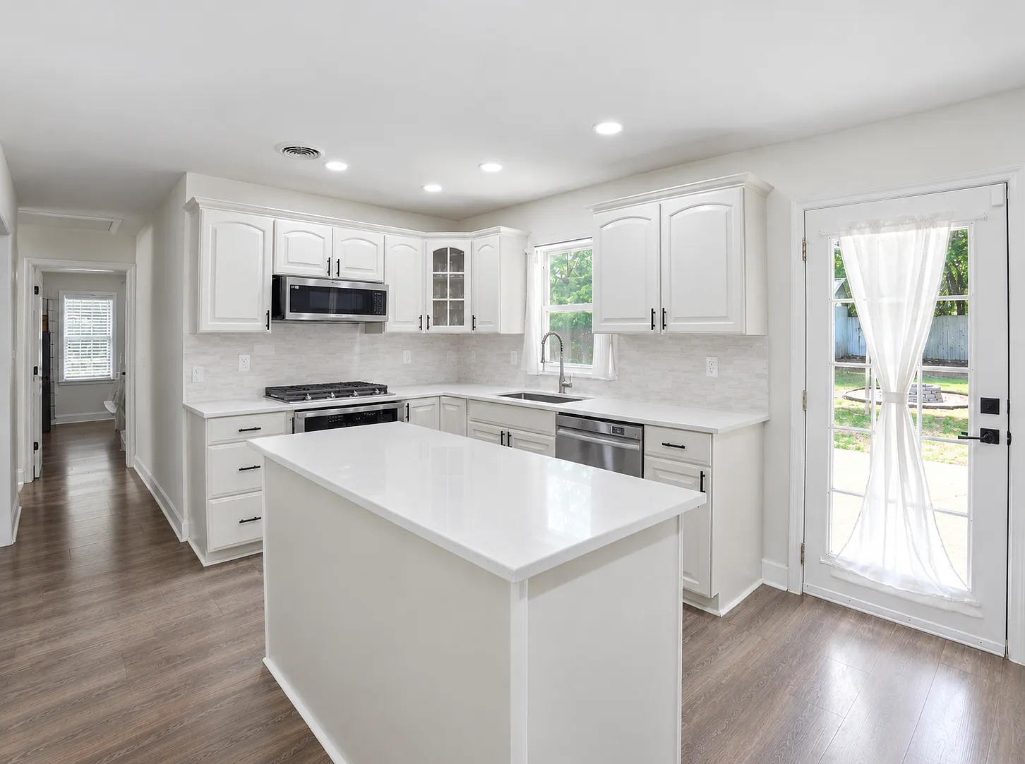 3 bed, 1.5 bath, 1535 sqft, $2,300 — Photo 1