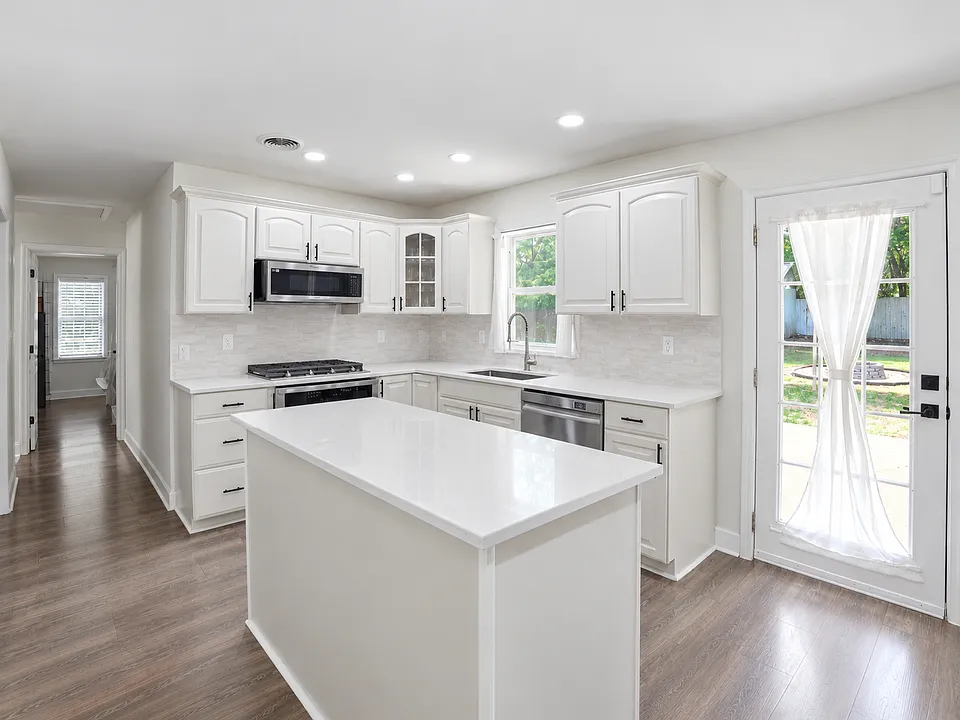 403 Forest Cir