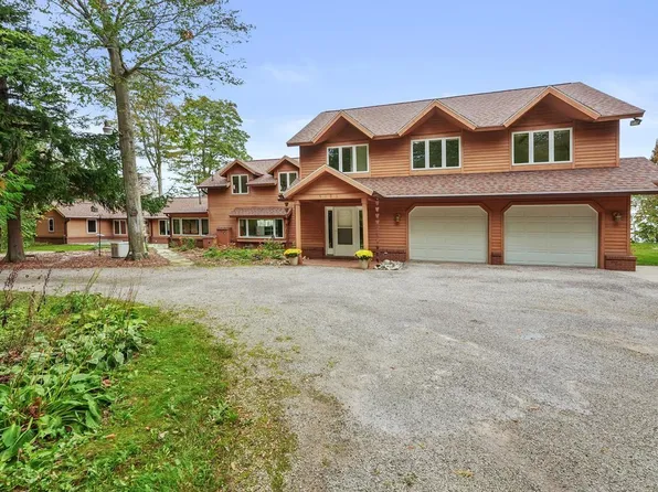 5161 E Sugar Bush Ln, Leland, MI 49654