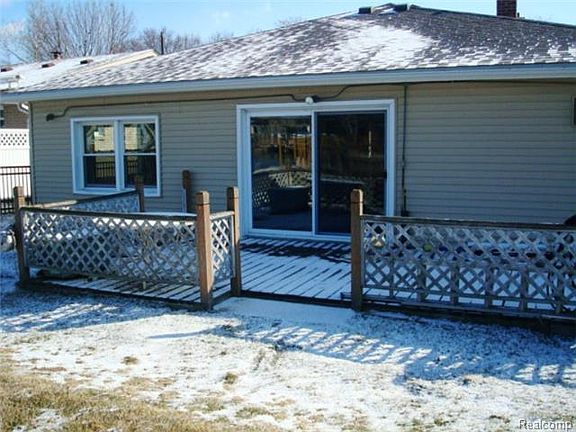 5th image of 30450 Bayview Dr