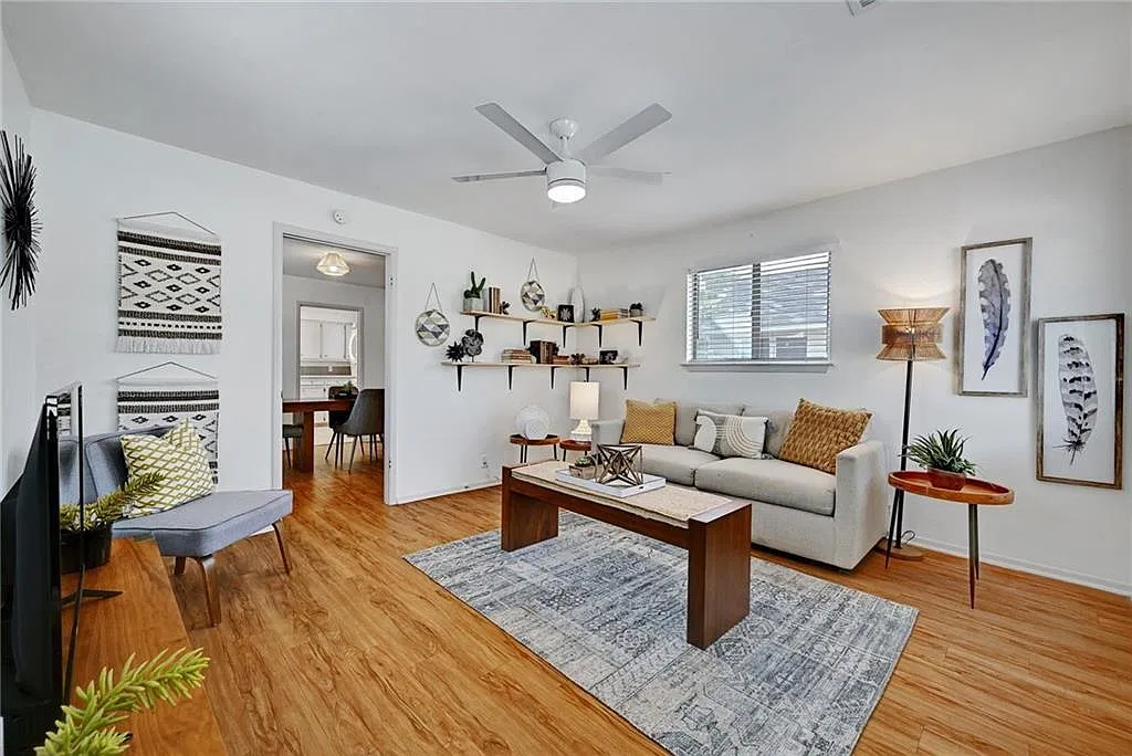1 bed, 2.0 bath, 829 sqft, $2,200 — Photo 2