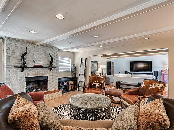 5th image of 2725 Warwick Dr