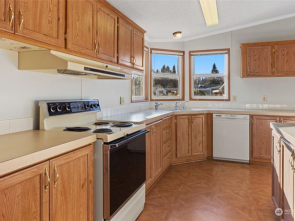 3rd image of 9486 Silver Creek Lane NW