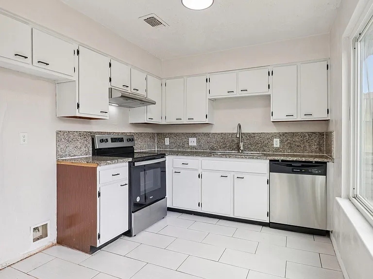 14067 Towne Way Dr — Photo 10
