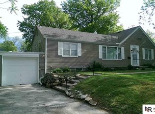 8102 Oakwood St, Ralston, NE 68127