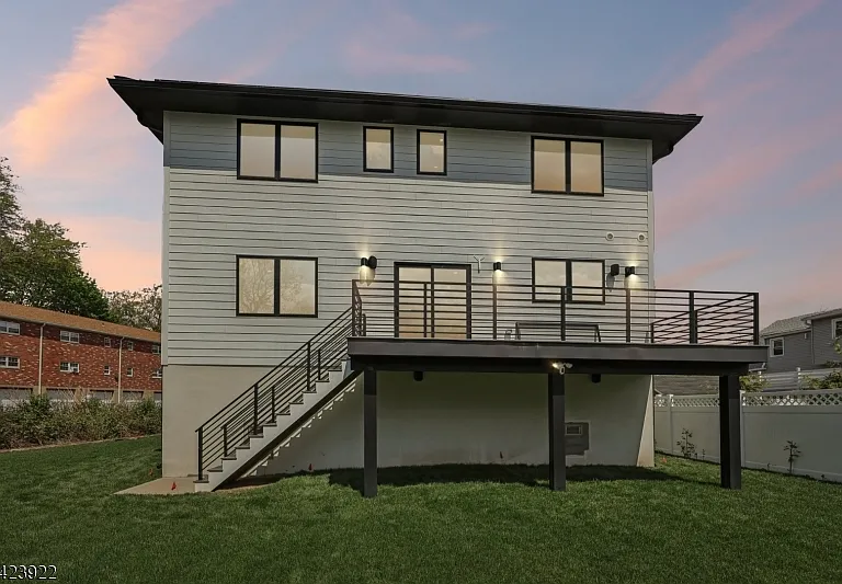 51 Albany Ave — Photo 45
