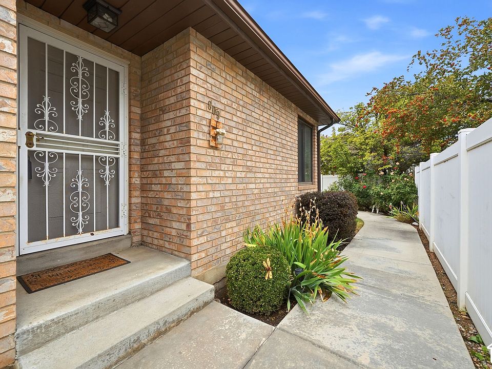 1st image of 809 E Golden Field Way