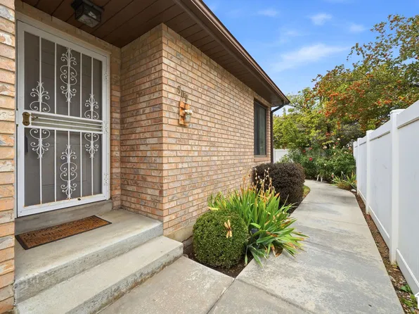 809 E Golden Field Way, Sandy, UT 84094