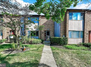 607 Old Crossing Dr, Baltimore, MD 21208