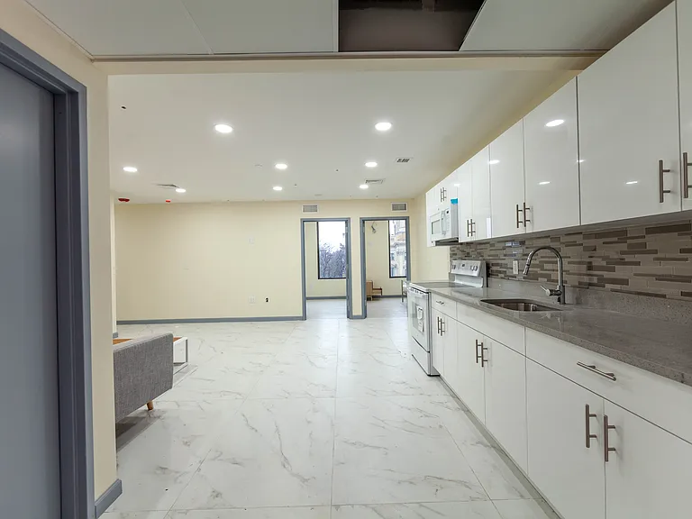 216 N River St #201 — Photo 22