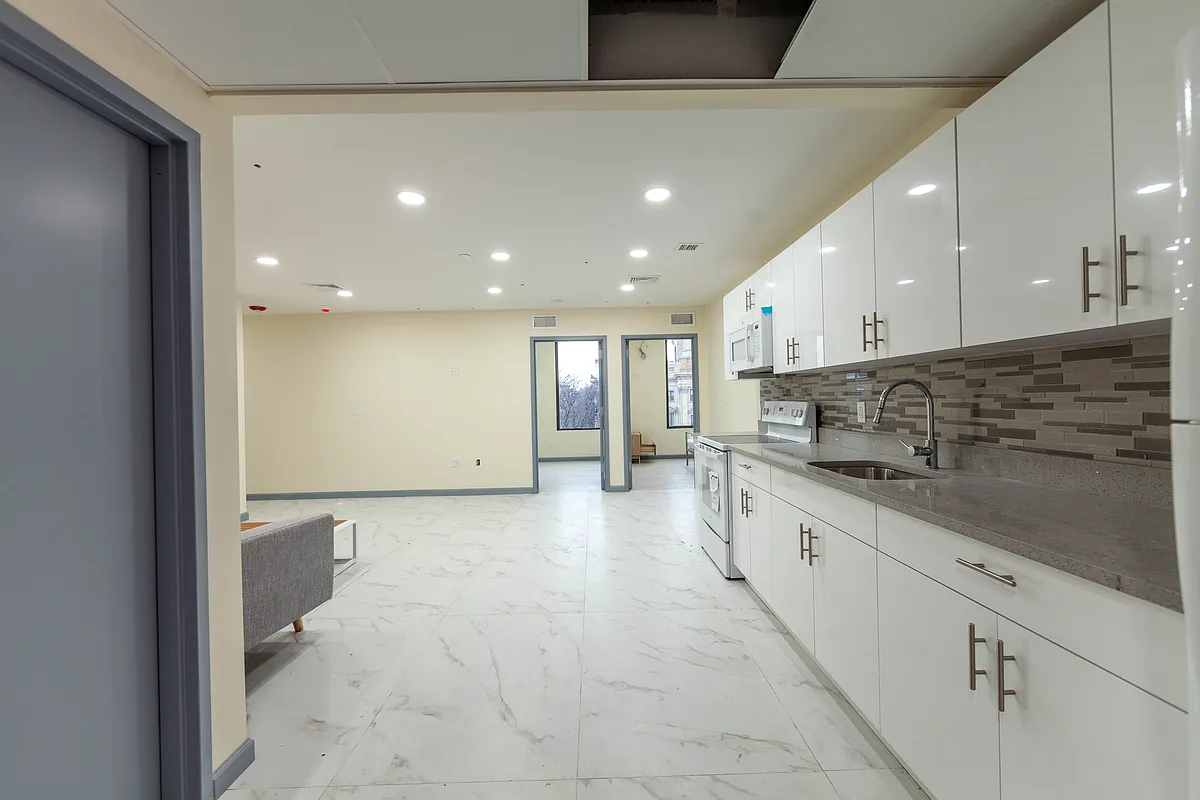 Building Photo - 216 N River St #401