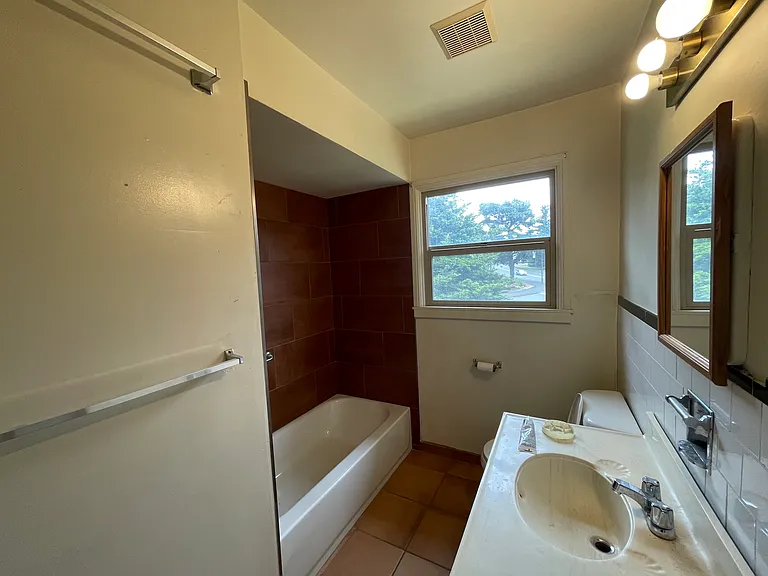 2376 Lk Wood Blvd — Photo 26