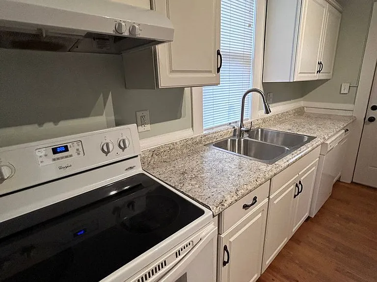 1416 Campbell Ave SW — Photo 14