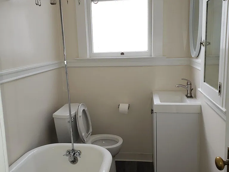 2440 Van Ness Ave — Photo 7