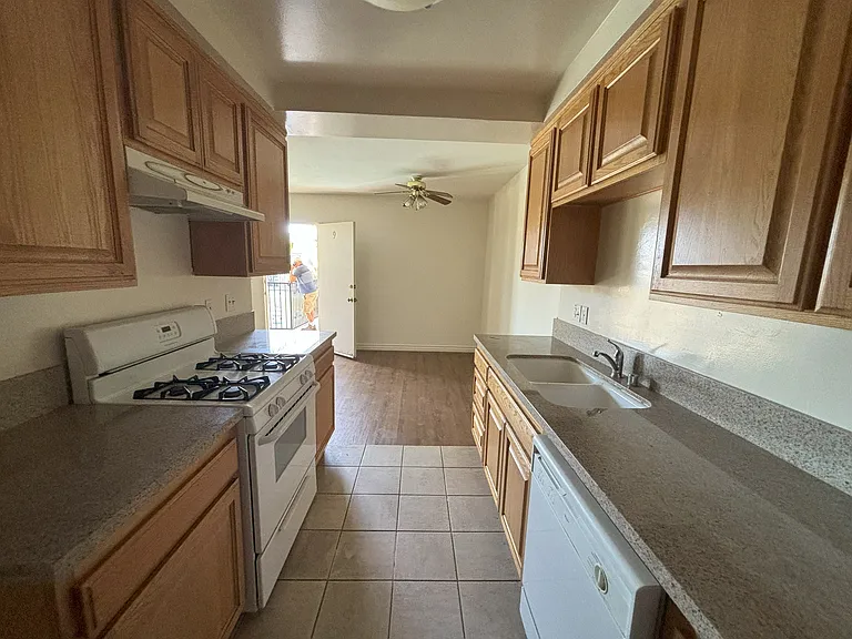 8740 Owensmouth Ave #9 — Photo 6