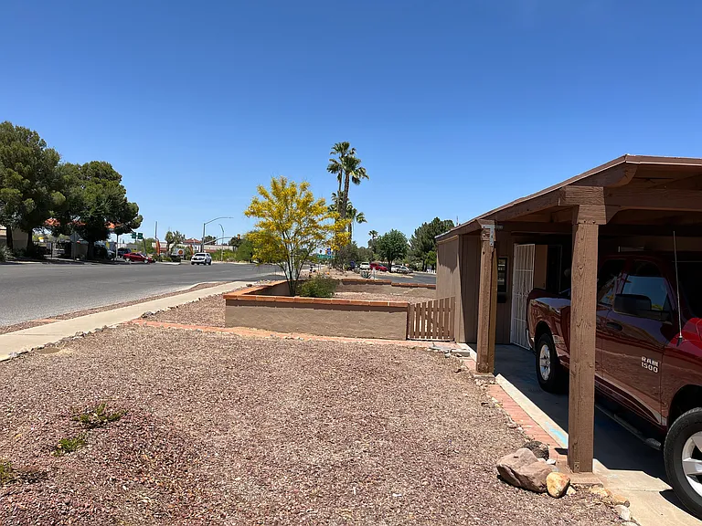 101 E Los Arcos — Photo 4