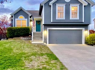 20302 W 220th St, Spring Hill, KS 66083