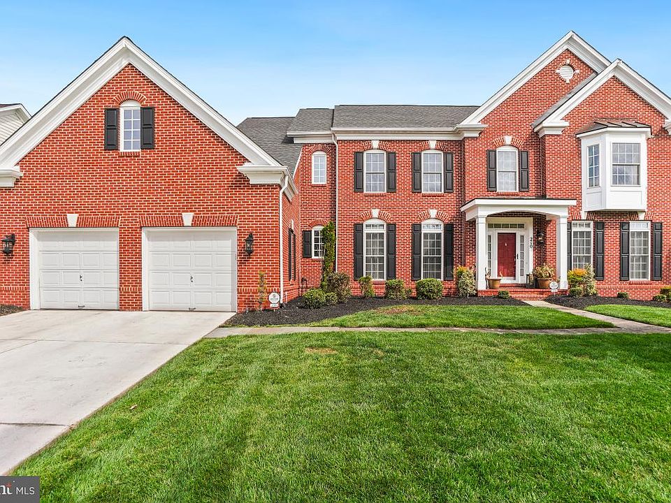 1st image of 210 Garden Gate Ln
